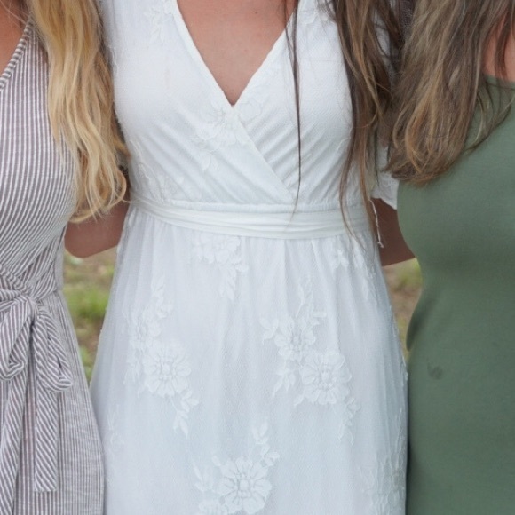 Lulu’s white lace, sheath wrap dress, flutter sleeve. - Picture 5 of 5